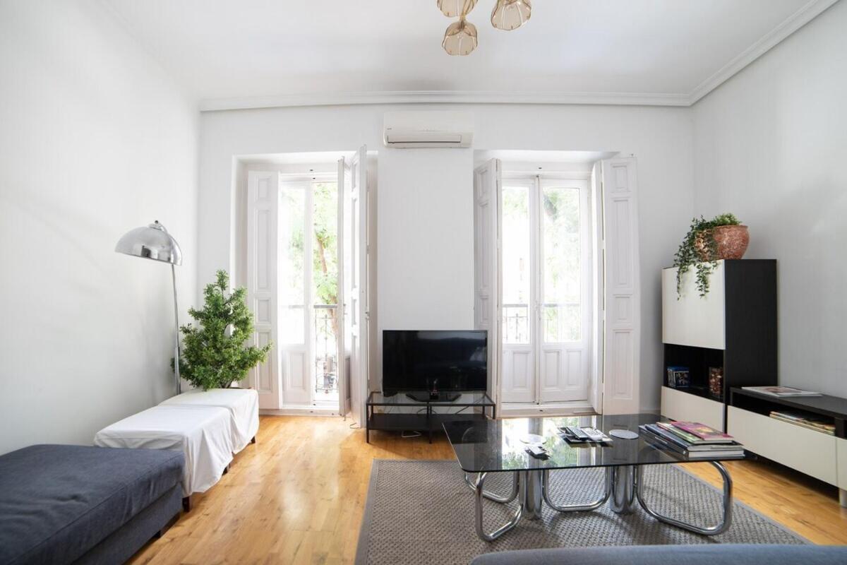 Bright Apartment In Historical City Center Madrid Extérieur photo