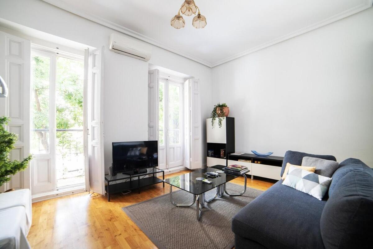 Bright Apartment In Historical City Center Madrid Extérieur photo