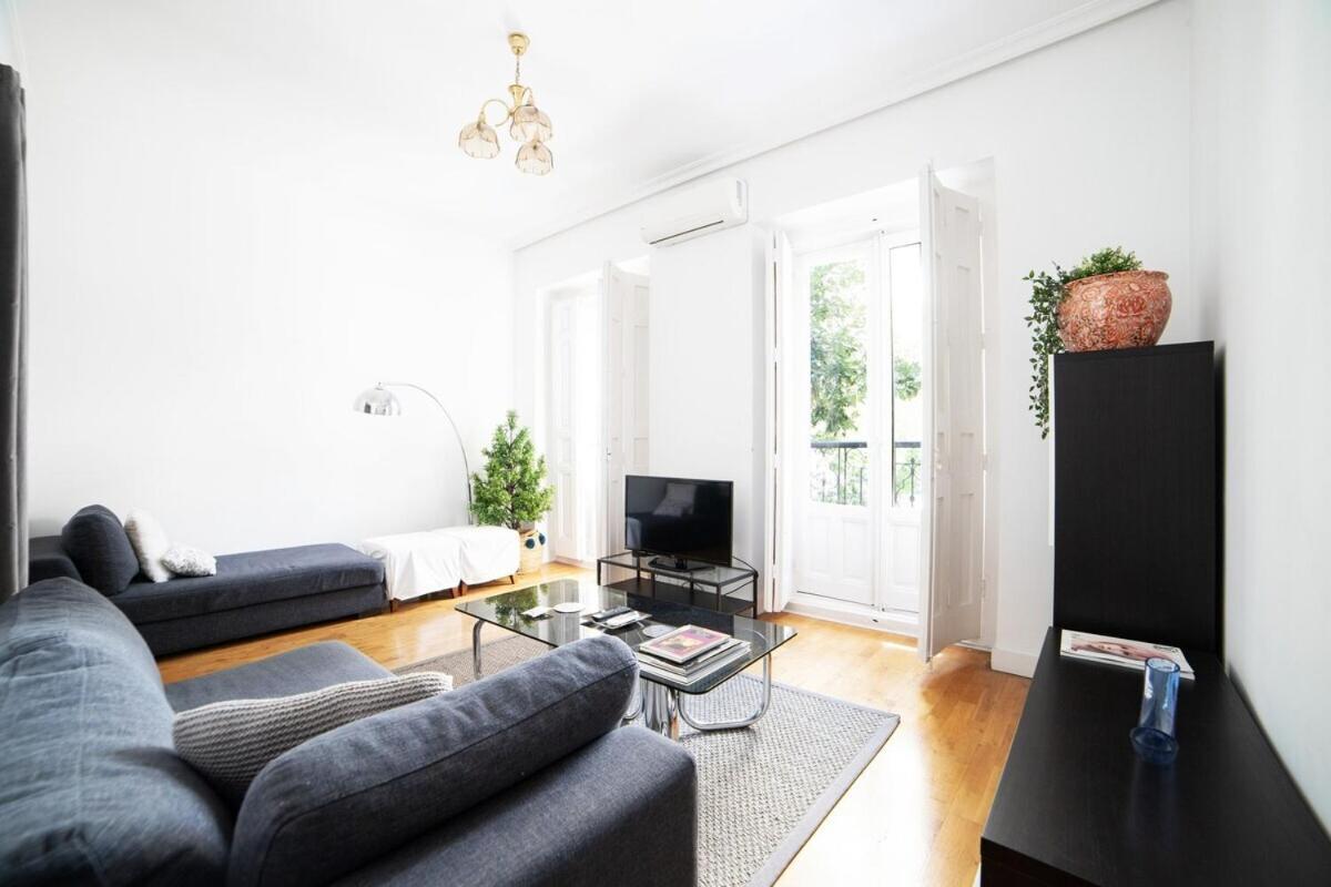 Bright Apartment In Historical City Center Madrid Extérieur photo